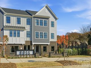 New construction Townhouse house 6012 Yellow Buckeye Dr, Charlotte, NC 28277 - image