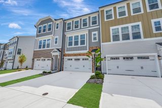 New construction Townhouse house 10027 Secluded Garden Dr, Apex, NC 27523 plan Hyde Park - image