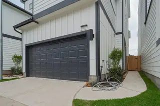 New construction Single-Family house 1611 Regents Ct, Houston, TX 77055 - image