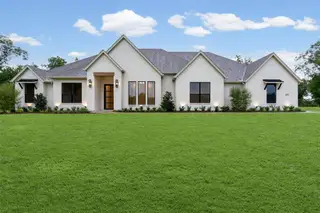 New construction Single-Family house 1130 E Landings N, Granbury, TX 76049 - image