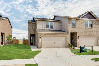 New construction Townhouse house 736 Carson Ln, Pilot Point, TX 76258 - image