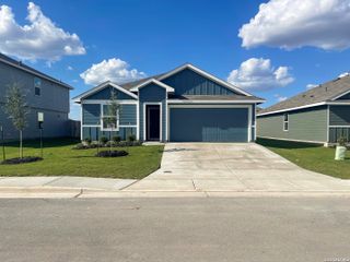 New construction Single-Family house 1010 Gladys Run, Seguin, TX 78155 plan The Baylor - image