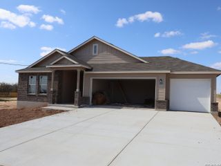 New construction Single-Family house 109 Cheyenne Dr, Floresville, TX 78114 plan Esparanza - image