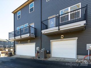 New construction Townhouse house 6027 Pivot Ct, Charlotte, NC 28205 - image