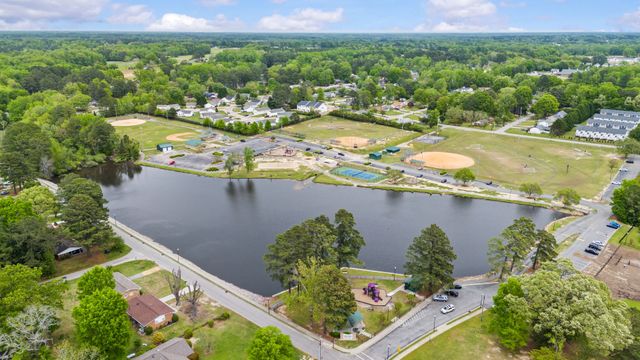 Neill's Pointe image