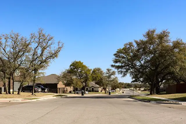 Heritage Oaks image