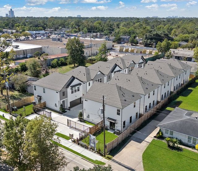 Blalock Square by MTY Builders in Houston - photo