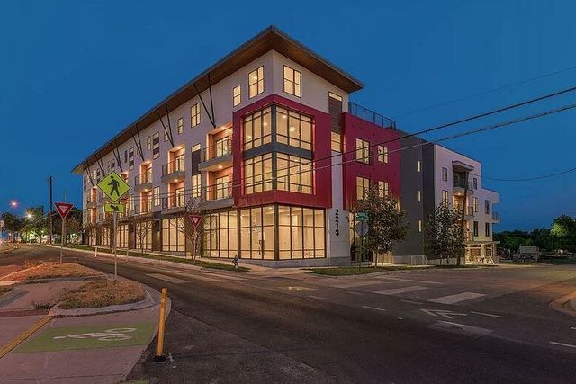 Eastgate Condos by Pearlstone Partners in Austin - photo