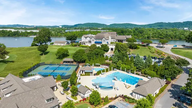 Chestnut Heights image