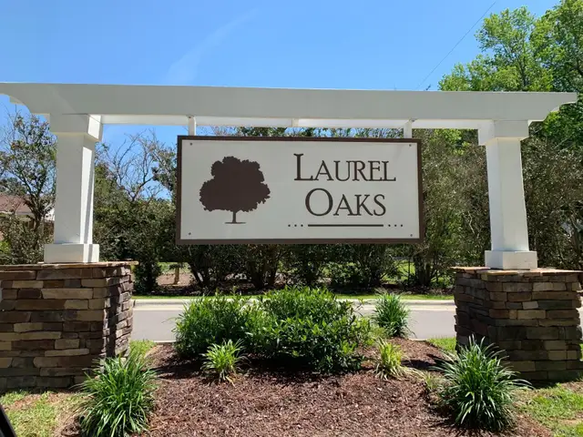 Laurel Oaks image