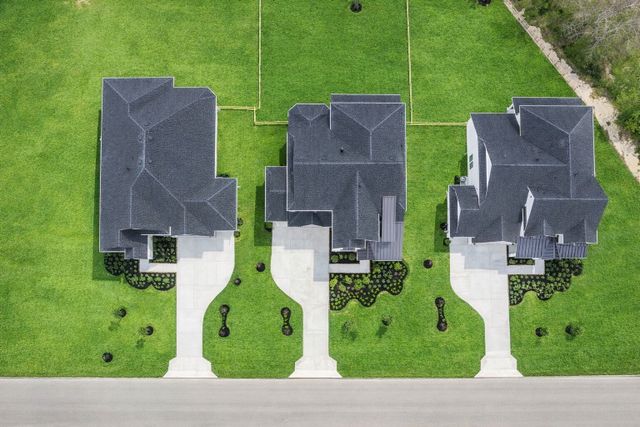 The Oaks on 6th Street image