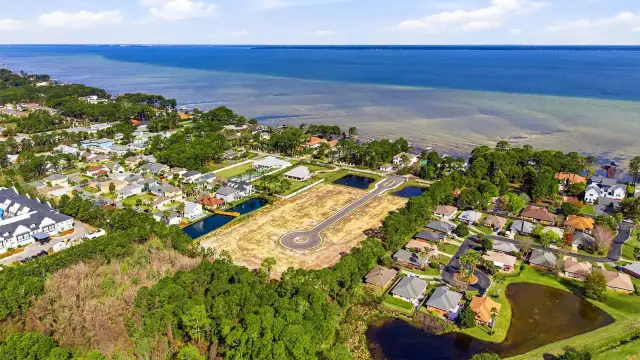 Crest Bay Cottages image