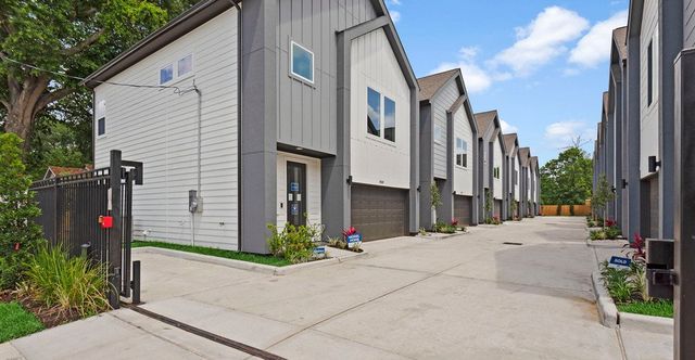 Highland Heights image