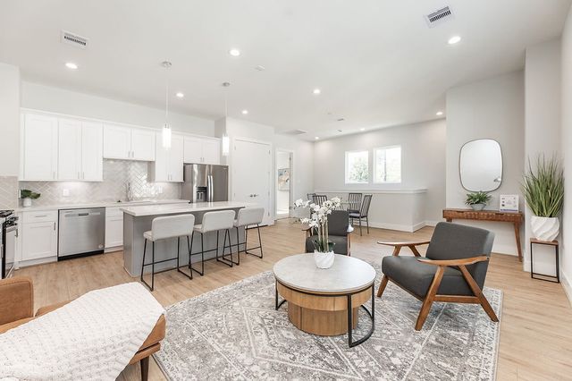 Northew Square image