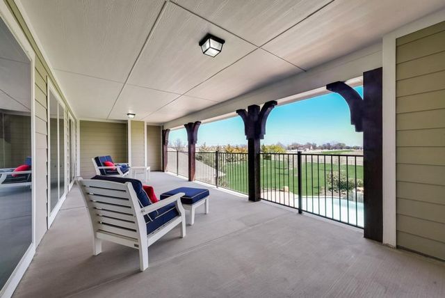 Kings Crossing image