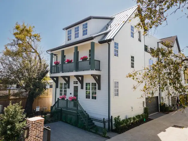 Chatterton Oaks image