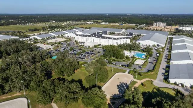 Marion Oaks image
