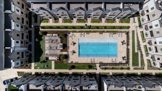 Las Colinas Station image