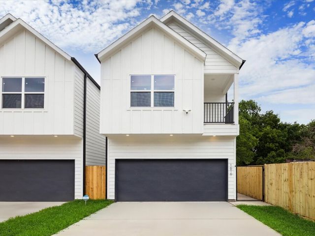 Benson Street Court by Hillstone Homes in Houston - photo