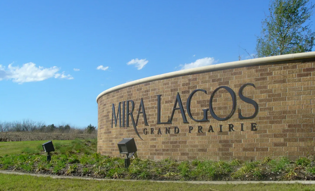 Mira Lagos Townhomes by Grenadier Homes in Grand Prairie - photo