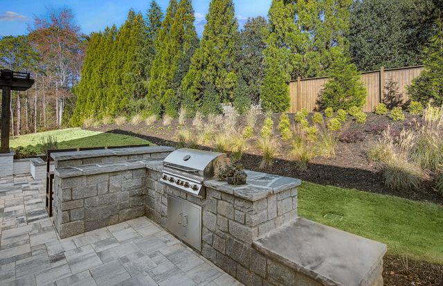 Sterling Pointe image