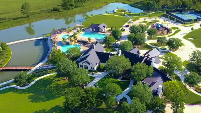 Mustang Lakes 60' image