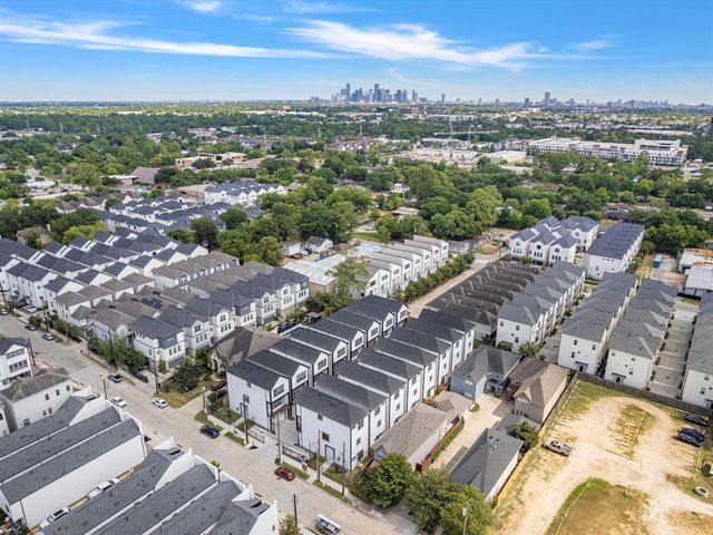 Fisher Street Place by Prosperity Homes in Houston - photo