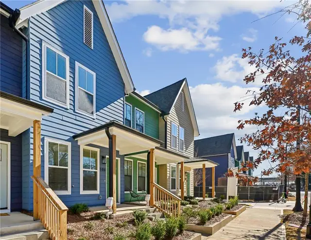 Avenue at Oakland City image