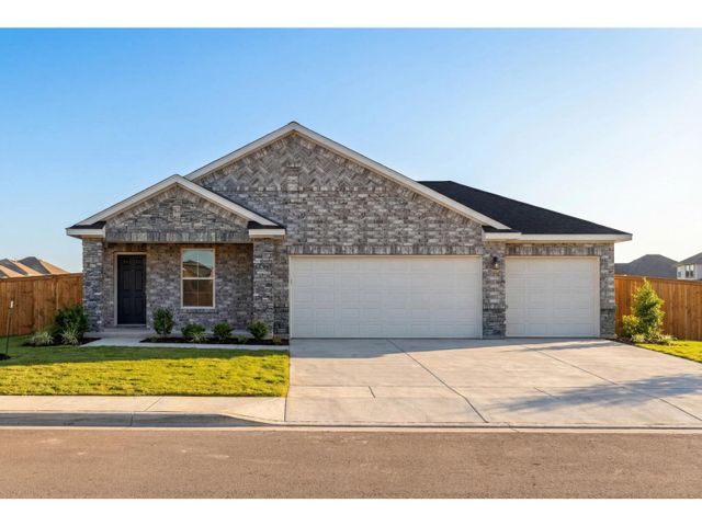 The Riviera C, 3-Car Garage image