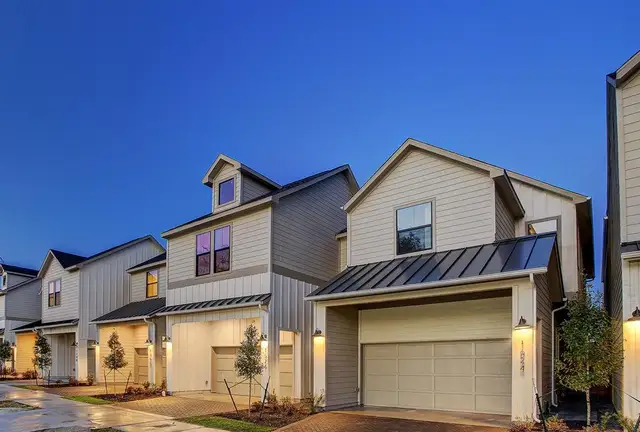 Colonial Heights image