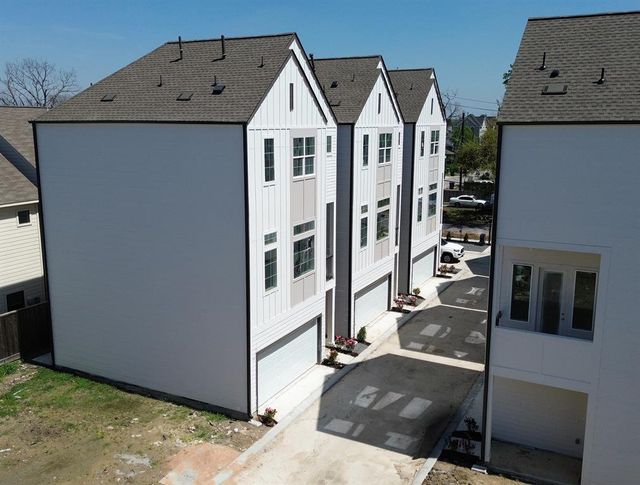 Tulane Crossing image