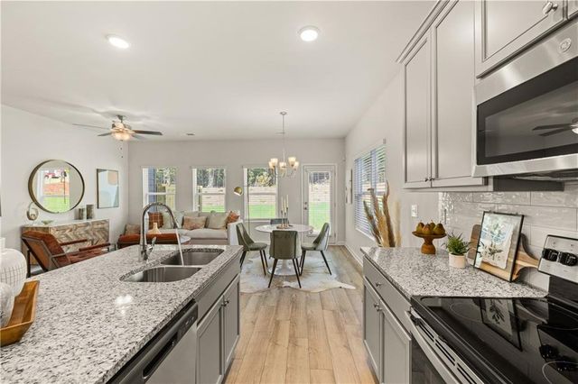 Cambridge at Towne Center by Rockhaven Homes in Hoschton - photo