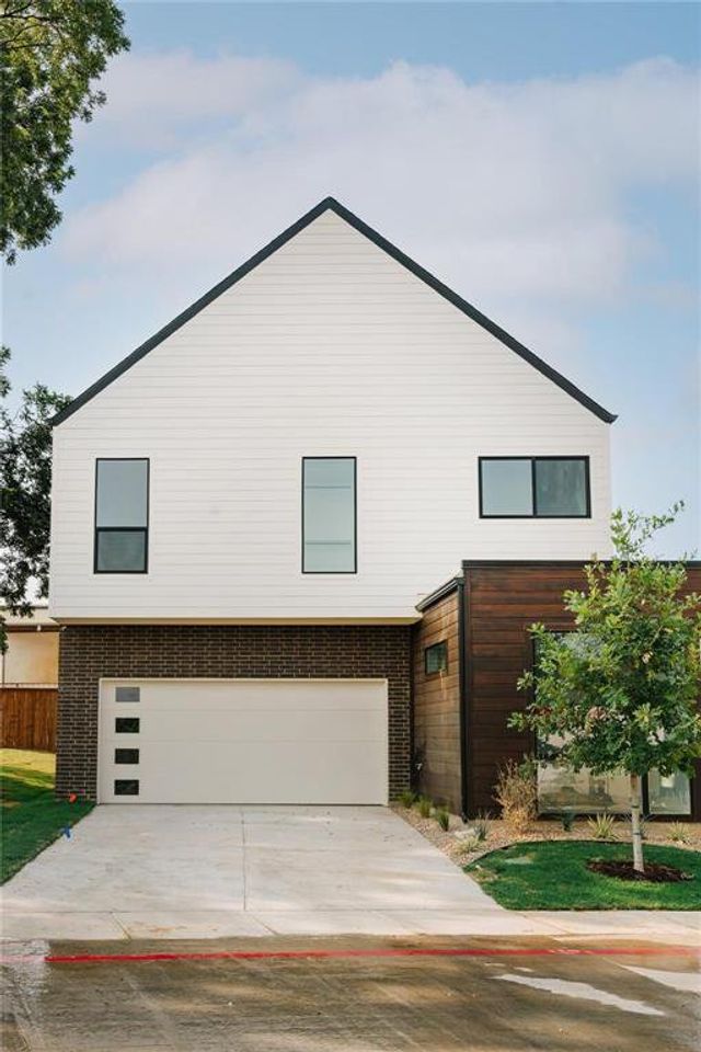 Tillery Commons by Maykus Homes in Grapevine - photo